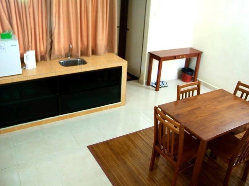 Putra Putri Lodge Kangar Exterior foto