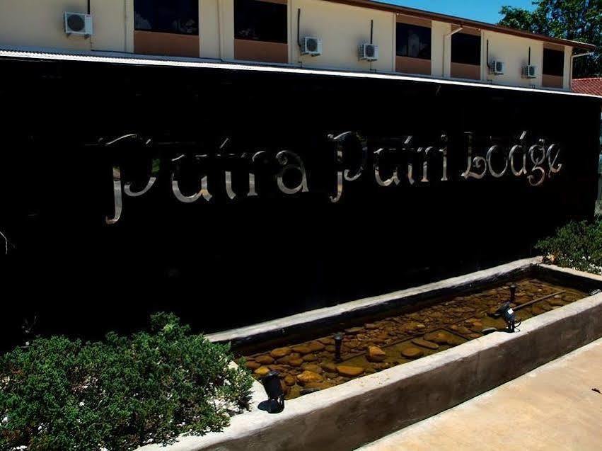 Putra Putri Lodge Kangar Exterior foto